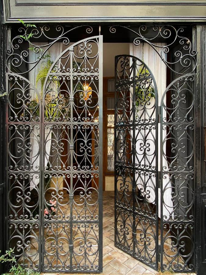 Ferienwohnung L'Heure Bleue - Charme Et Histoire Au Coeur D'Avignon Exterior foto
